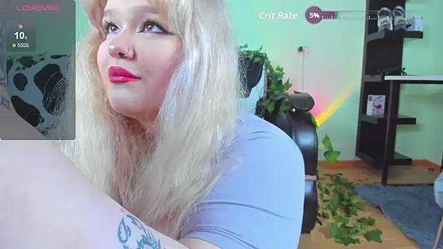 Snapshot of _CandyM1lky_ chatting on September 11, 6:47 am CandyM1lky online show from September 11, 6:47 am