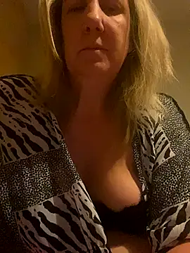 Snapshot of X-Victoria-X chatting on September 12, 4:13 am X-Victoria-X online show from September 12, 4:13 am