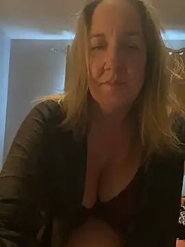 Snapshot of X-Victoria-X chatting on October 15, 11:24 am X-Victoria-X online show from October 15, 11:24 am