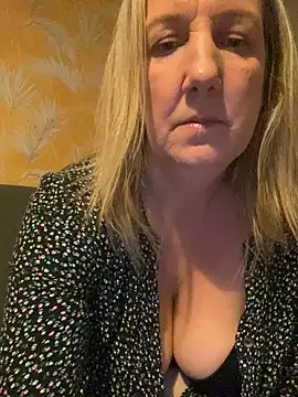 Snapshot of X-Victoria-X chatting on October 1, 8:41 am X-Victoria-X online show from October 1, 8:41 am