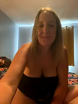 Snapshot of X-Victoria-X chatting on October 2, 10:42 am X-Victoria-X online show from October 2, 10:42 am