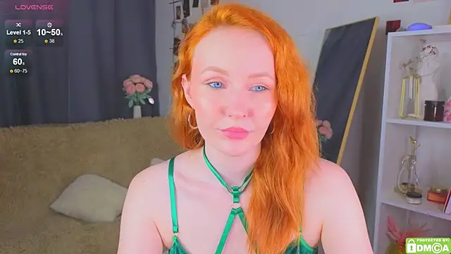 Snapshot of JoyceJones chatting on September 27, 9:00 pm JoyceJones online show from September 27, 9:00 pm