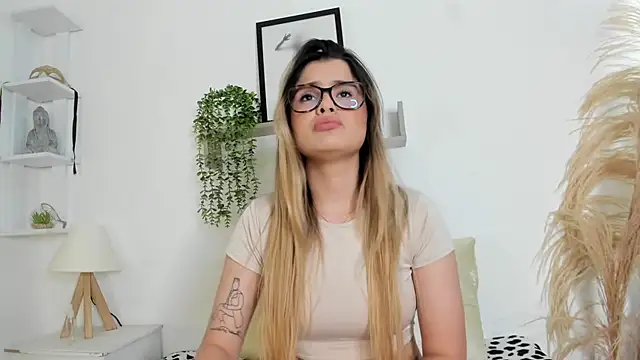 Snapshot of Samanta_Monroe chatting on October 10, 5:51 pm Samanta Monroe online show from October 10, 5:51 pm