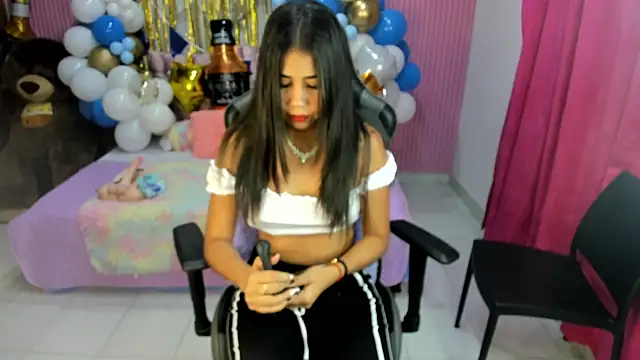 Snapshot of Mindy_19 chatting on October 10, 10:53 am Mindy 19 online show from October 10, 10:53 am