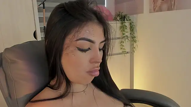 EmmyKenner online show from October 31, 1:37 pm