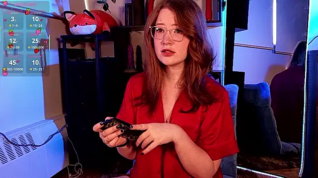 strawberryyfoxie online show from March 26, 1:13 pm