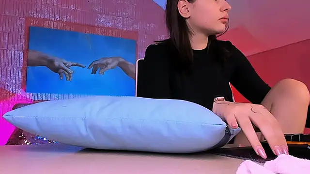 KimClarks  online show from November 29, 1:59 pm