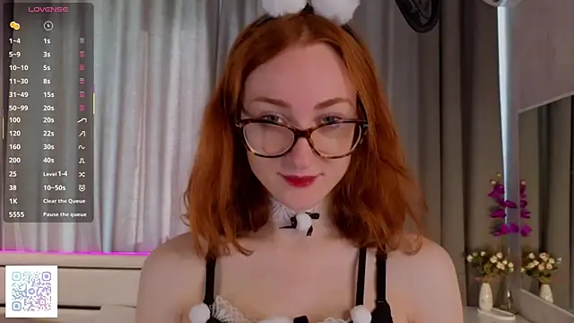 Snapshot of VeronaHascall chatting on October 2, 4:17 am VeronaHascall online show from October 2, 4:17 am