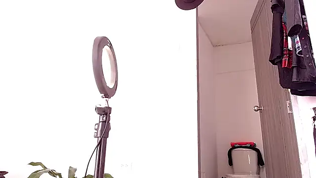 saara johnson496 online show from November 15, 7:04 pm