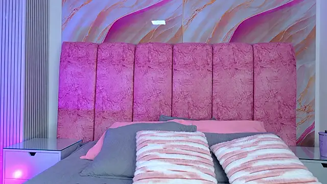 emmacurvy online show from February 13, 3:52 am