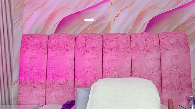 emmacurvy online show from April 12, 7:55 am