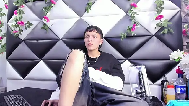 Megan Thompson  online show from October 16, 2:14 am