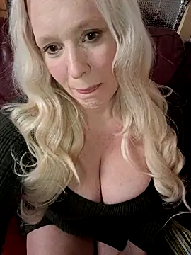 Bouncy-Bella28X online show from April 20, 8:28 am