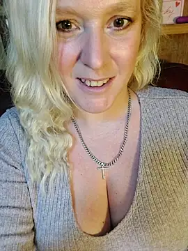 Bouncy-Bella28X online show from November 6, 12:11 pm