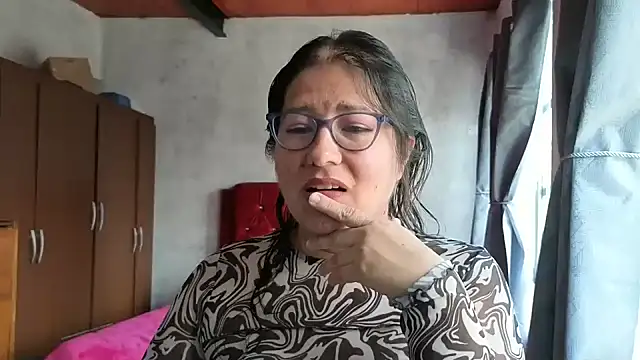 scarlett widow  online show from April 26, 4:27 pm