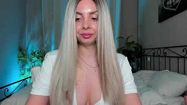 VelvetEliza online show from June 9, 9:25 pm