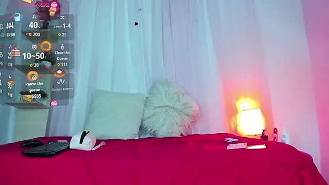 Snapshot of Zoe_White_ chatting on October 9, 12:31 pm Zoe White online show from October 9, 12:31 pm