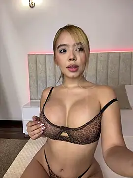 Mia Roswell online show from July 7, 2:03 am