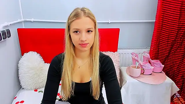 EvetteRose online show from June 13, 2:36 pm