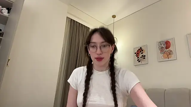 Kelly Berry   online show from June 11, 4:37 pm