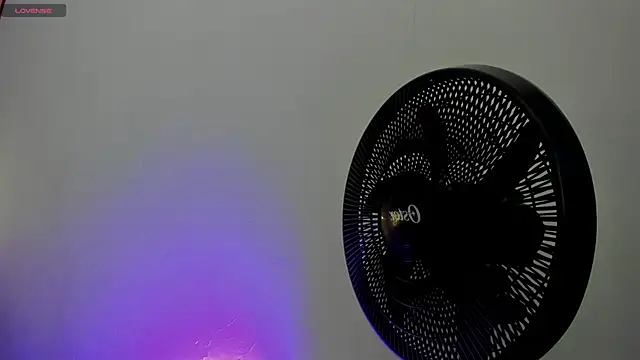 karlarusso online show from February 25, 12:15 pm