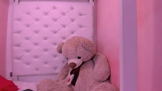 eimy skinny  online show from April 18, 1:46 pm