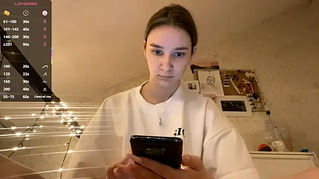Snapshot of DanaCore chatting on October 5, 6:24 pm DanaCore online show from October 5, 6:24 pm