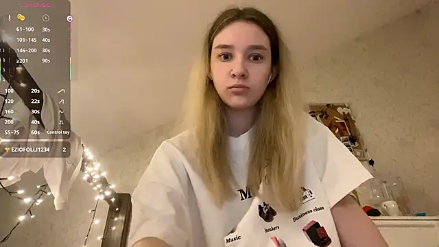 Snapshot of DanaCore chatting on October 10, 6:46 pm DanaCore online show from October 10, 6:46 pm