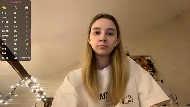Snapshot of DanaCore chatting on October 17, 3:48 pm DanaCore online show from October 17, 3:48 pm