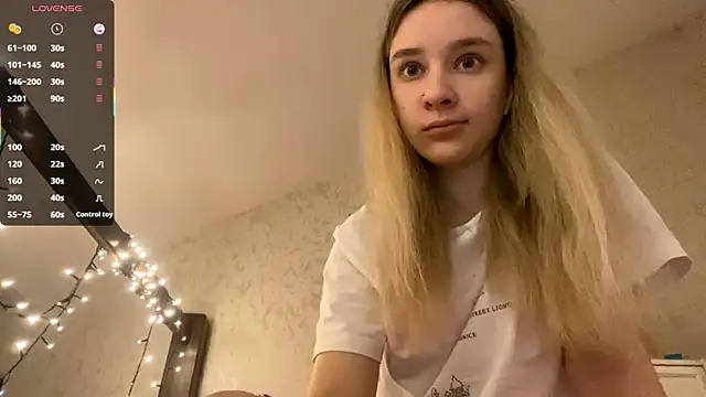 Snapshot of DanaCore chatting on October 7, 5:28 pm DanaCore online show from October 7, 5:28 pm