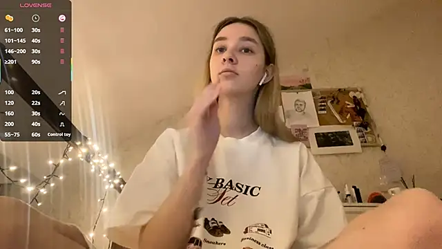 Snapshot of DanaCore chatting on October 15, 3:31 am DanaCore online show from October 15, 3:31 am
