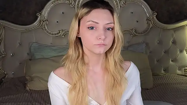 Snapshot of CindyFors chatting on September 25, 9:34 pm CindyFors online show from September 25, 9:34 pm