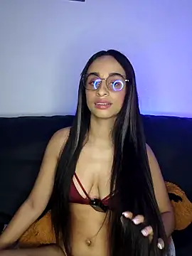 Snapshot of issis22 chatting on October 6, 3:23 am issis22 online show from October 6, 3:23 am