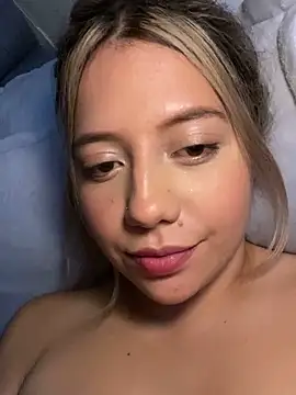 Snapshot of MissCat_ chatting on October 6, 3:23 am MissCat online show from October 6, 3:23 am