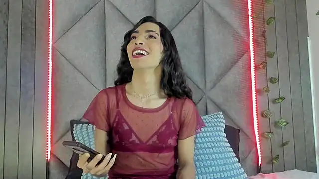 TiffValentinee  online show from February 25, 8:18 pm