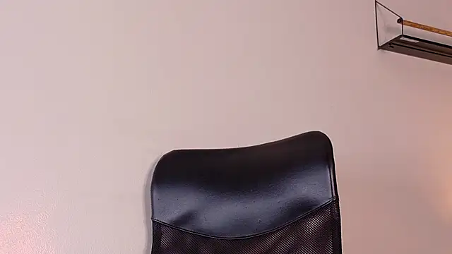 TiffValentinee  online show from December 17, 3:00 am