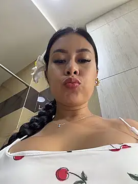 CrisMarulanda online show from July 24, 4:27 pm