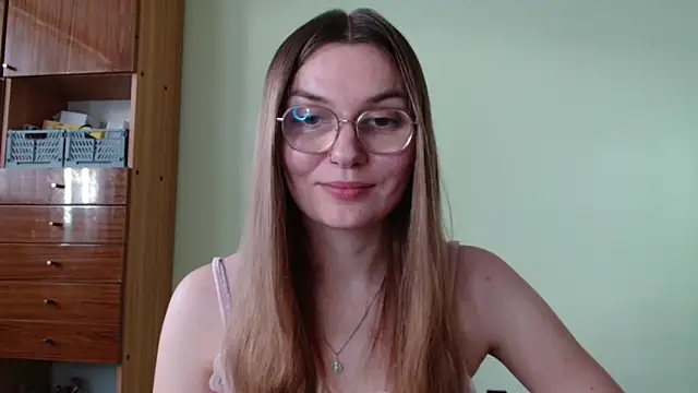 Snapshot of LooveELLYx chatting on October 16, 1:58 pm LooveELLYx online show from October 16, 1:58 pm