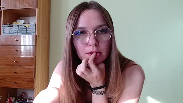 Snapshot of LooveELLYx chatting on September 24, 2:27 pm LooveELLYx online show from September 24, 2:27 pm
