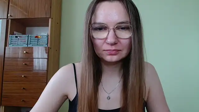 LooveELLYx online show from June 5, 6:28 am
