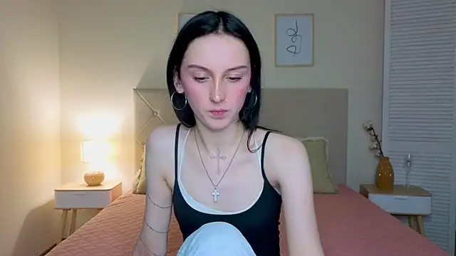 Snapshot of Little_moly999 chatting on October 6, 8:24 pm Little moly999 online show from October 6, 8:24 pm