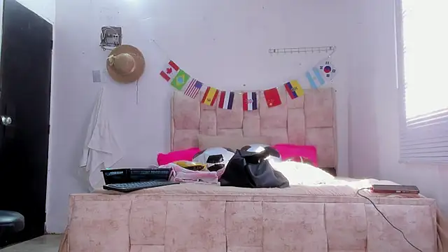 kethe love  online show from June 13, 8:28 pm