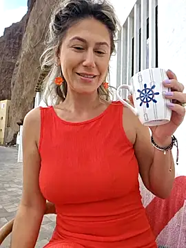 Snapshot of CelynaRoss chatting on October 13, 5:15 pm CelynaRoss online show from October 13, 5:15 pm