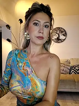 Snapshot of CelynaRoss chatting on September 30, 8:42 am CelynaRoss online show from September 30, 8:42 am