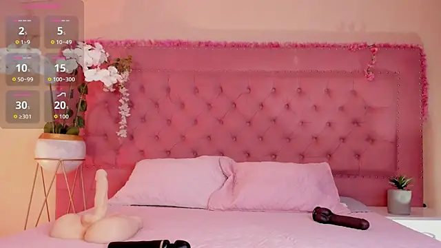 Snapshot of mili_moon_ chatting on September 18, 12:37 pm mili moon online show from September 18, 12:37 pm