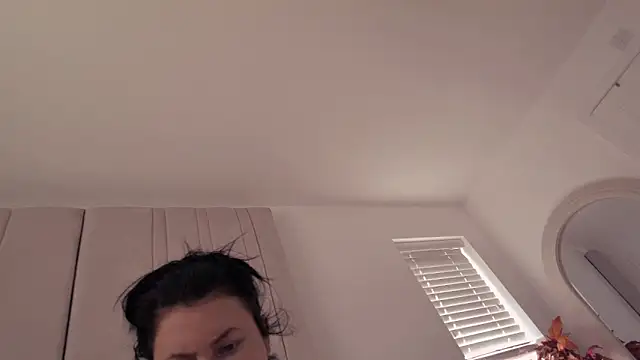 Desire-XOXOX online show from October 22, 12:54 pm