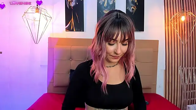 Snapshot of alesziarose chatting on September 8, 8:08 pm alesziarose online show from September 8, 8:08 pm