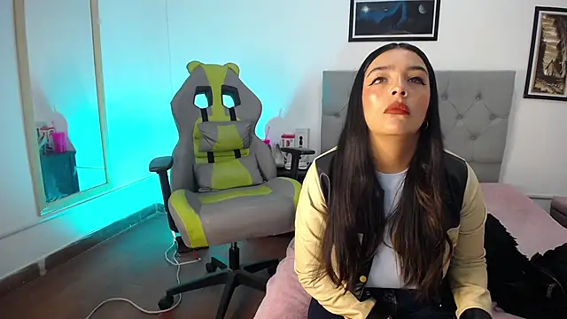 Esmeraldaa- online show from October 23, 4:29 am