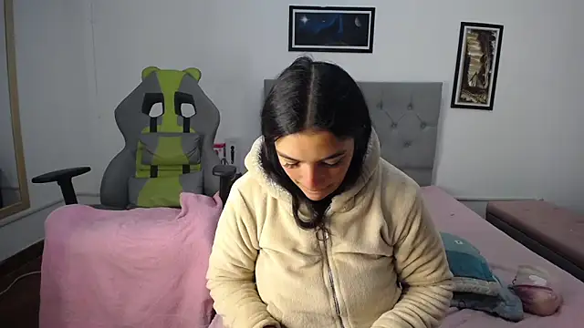 Snapshot of Esmeraldaa- chatting on October 15, 5:43 am Esmeraldaa- online show from October 15, 5:43 am