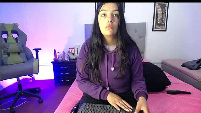Snapshot of Esmeraldaa- chatting on September 30, 4:29 am Esmeraldaa- online show from September 30, 4:29 am